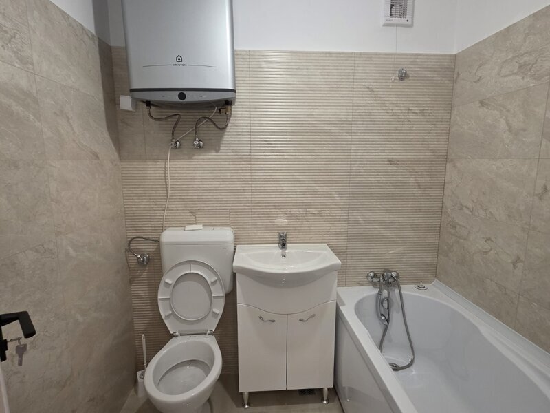 Titan, Barajul Cucuteni, Barajul Lotru,